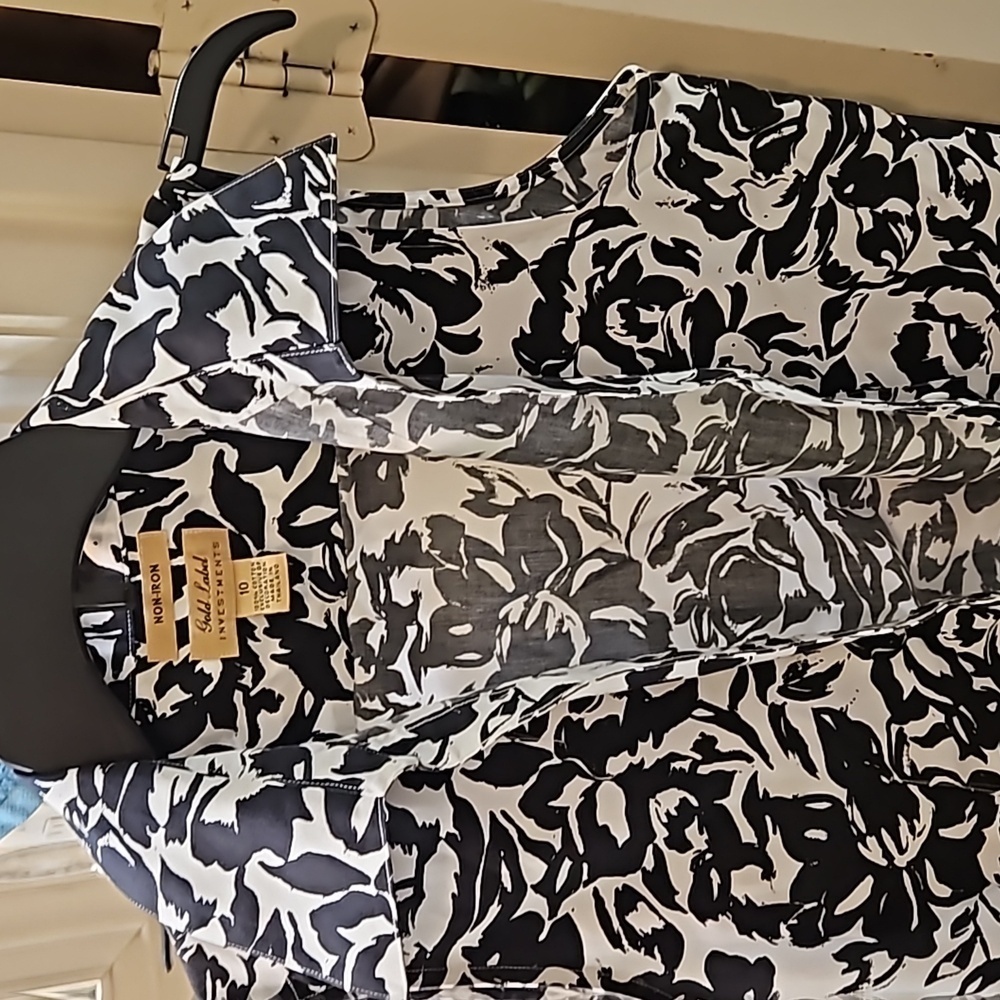 Beautiful short sleeve top size 10